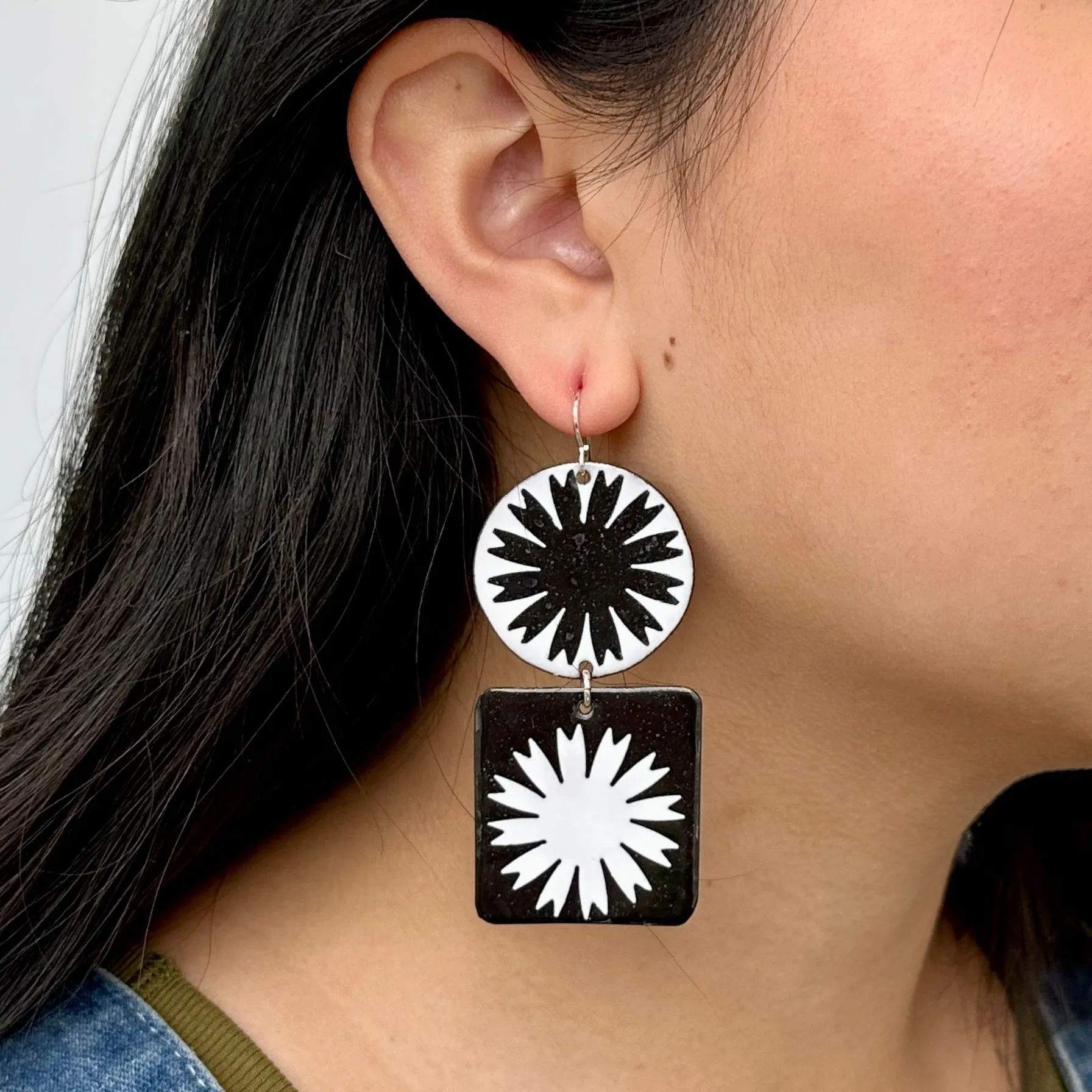 Cosmo monochromatic Earrings