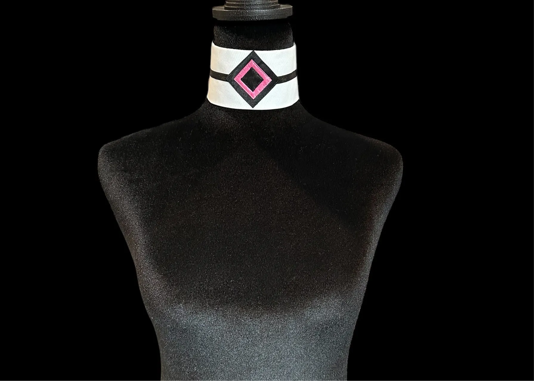 Single Collar Diamond Black with pink